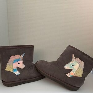 Place Brown Boots with Unicorn Patch